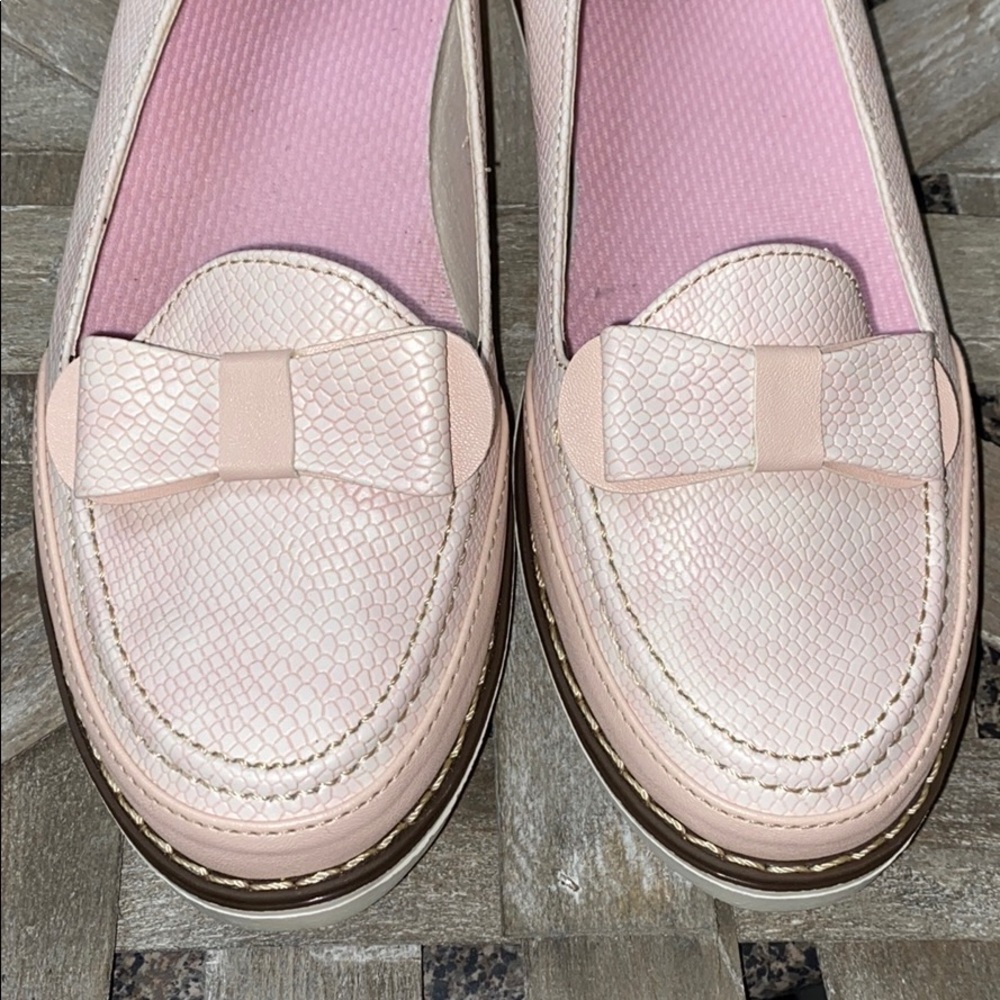 Feminine bow loafers